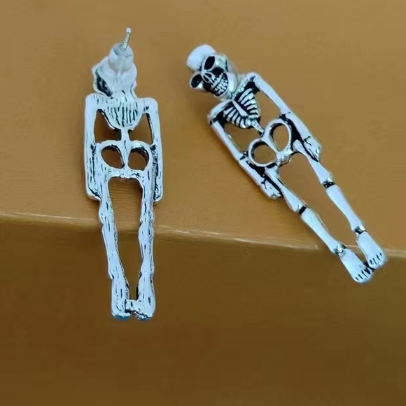 Skeleton Dangling Earrings - Picture 3 of 4
